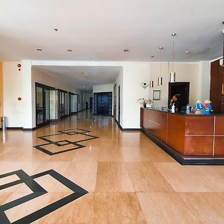 N1 Hotel Tanah Abang Jakarta Exterior foto